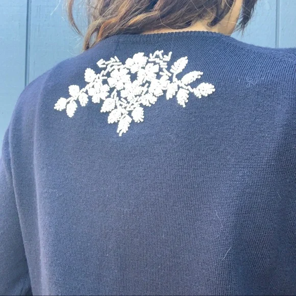 SOLD!!Ann Taylor beaded cardigan Sz M - Picture 5 of 6